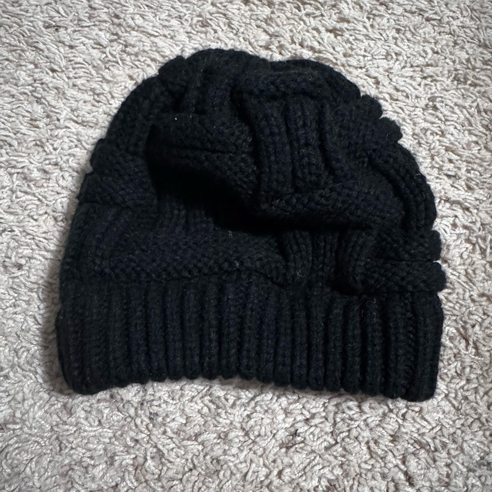 Black Knit Ponytail Beanie – One Size
